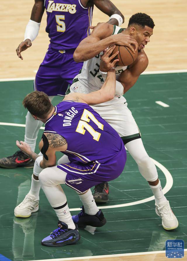 NBA常规赛丨湖人胜雄鹿