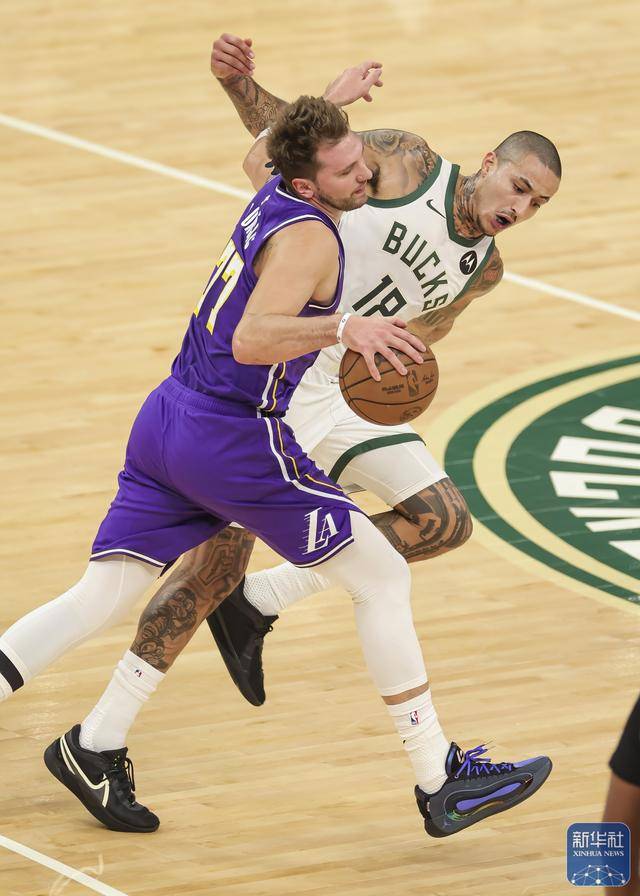 NBA常规赛丨湖人胜雄鹿