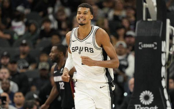馬(mǎ)刺突发！文班亚馬(mǎ)受伤停赛！或(huò)缺席NBA各大奖项