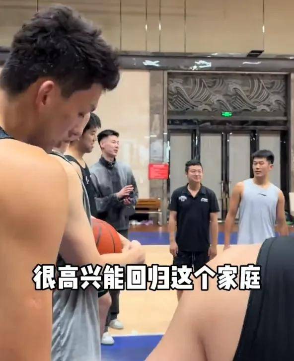 不打了！拒绝NBA训练营合同！中国男篮第一天赋后卫